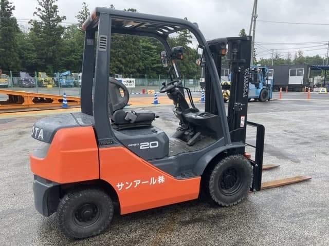Forklift — Auction (lot 8451-2062)
