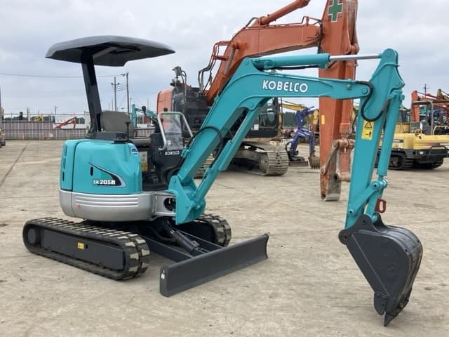 MINI EXCAVATOR — Auction (lot 8451-207)