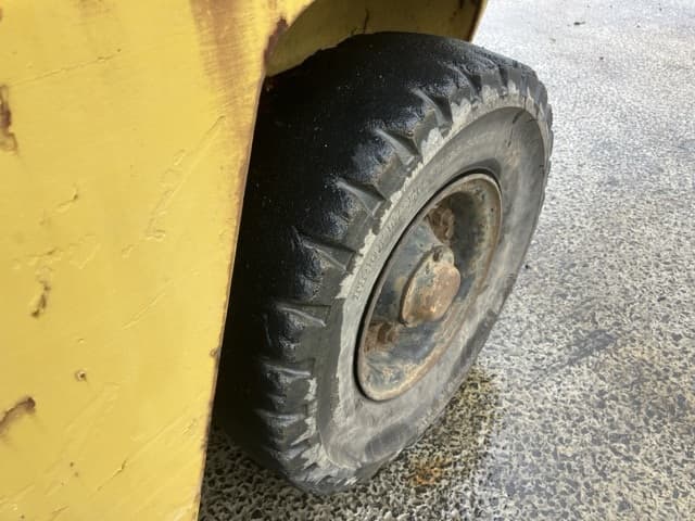 Forklift — Auction (lot 8451-2071)