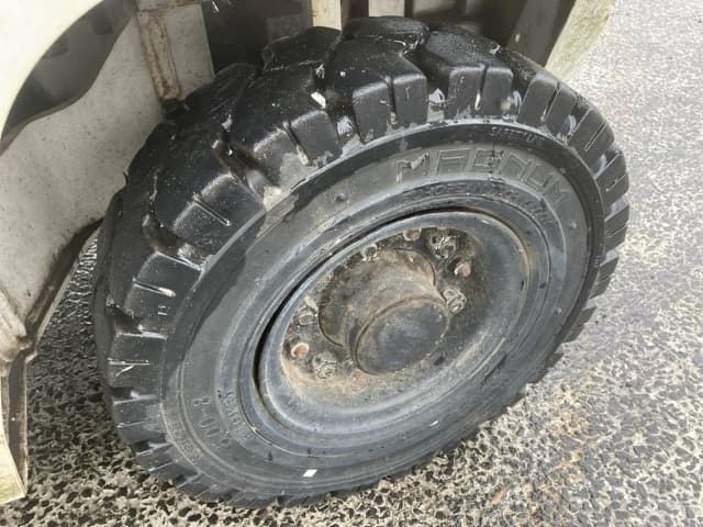 Forklift — Auction (lot 8451-2074)