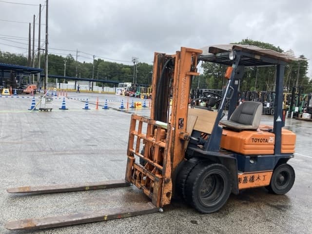 Forklift — Auction (lot 8451-2075)