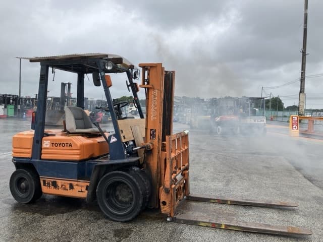 Forklift — Auction (lot 8451-2075)