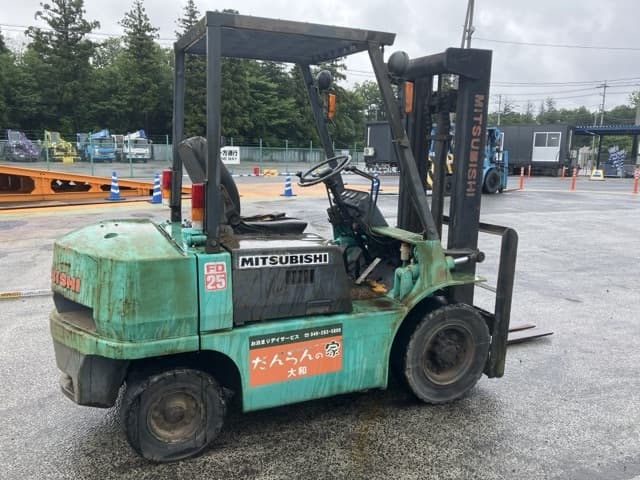 Forklift — Auction (lot 8451-2077)