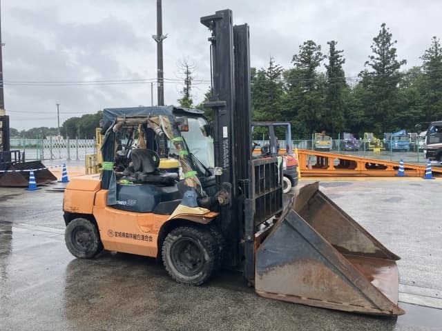 Forklift — Auction (lot 8451-2080)