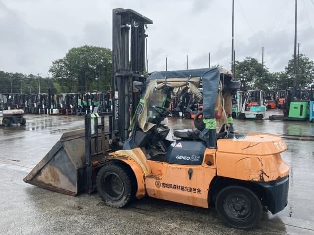Forklift — Auction (lot 8451-2080)