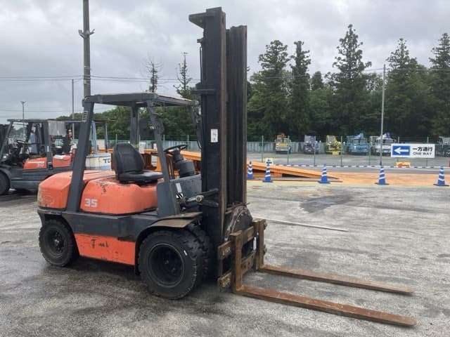 Forklift — Auction (lot 8451-2090)