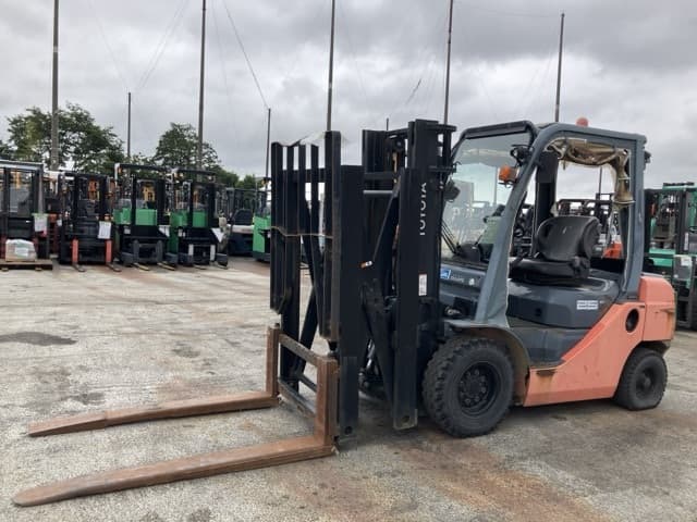 Forklift — Auction (lot 8451-2121)