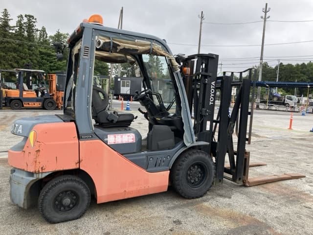Forklift — Auction (lot 8451-2121)