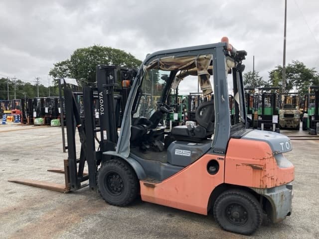 Forklift — Auction (lot 8451-2121)