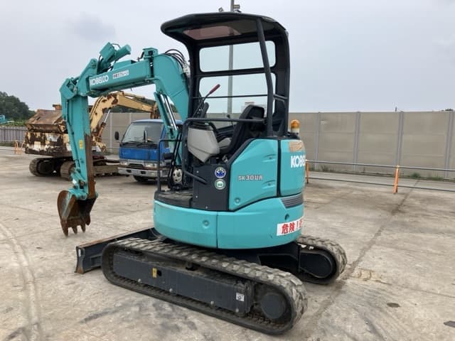 MINI EXCAVATOR — Auction (lot 8451-216)