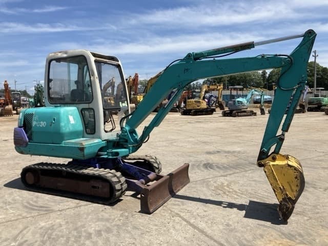MINI EXCAVATOR — Auction (lot 8451-225)