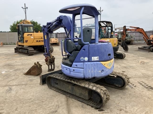 MINI EXCAVATOR — Auction (lot 8451-246)
