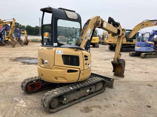 MINI EXCAVATOR — Auction (lot 8451-257)