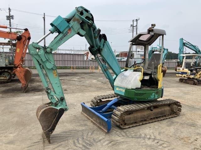 MINI EXCAVATOR — Auction (lot 8451-267)