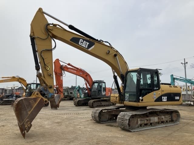 EXCAVATOR — Auction (lot 8451-271)