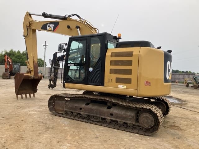 EXCAVATOR — Auction (lot 8451-277)