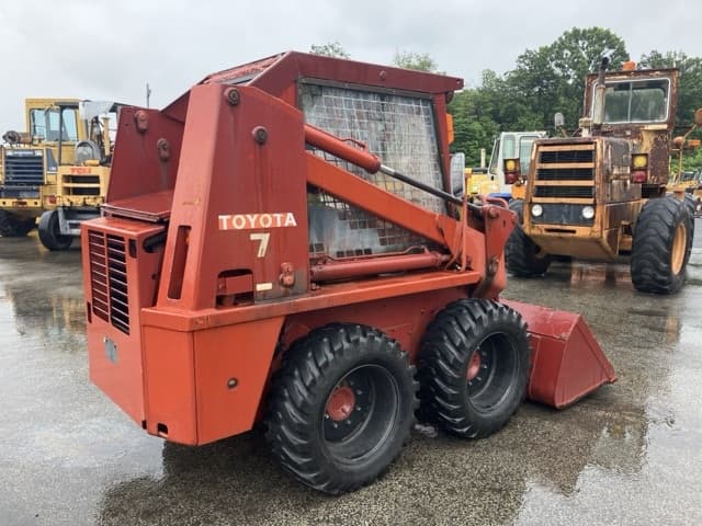 SKID STEER LOADER — Auction (lot 8451-318)