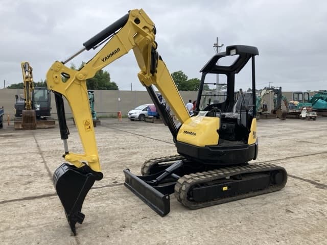 MINI EXCAVATOR — Auction (lot 8451-319)