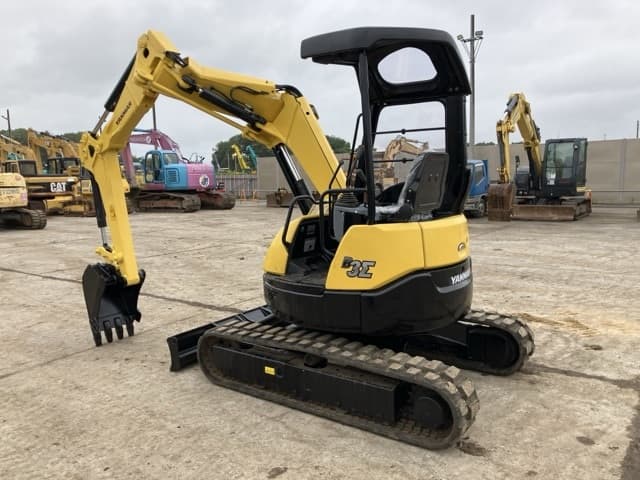 MINI EXCAVATOR — Auction (lot 8451-319)