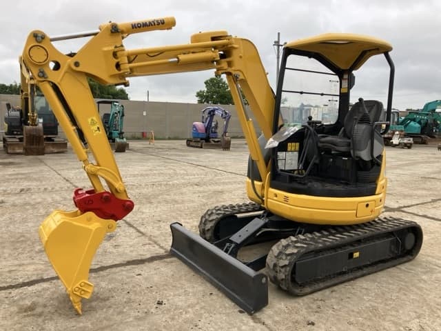MINI EXCAVATOR — Auction (lot 8451-320)