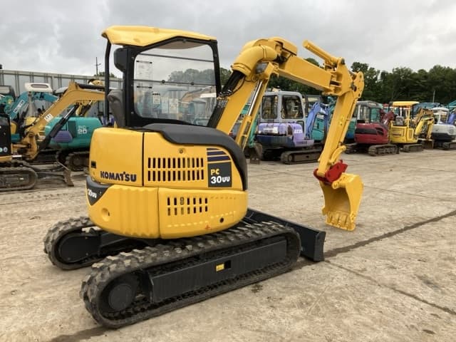 MINI EXCAVATOR — Auction (lot 8451-320)