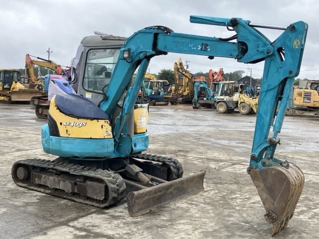 MINI EXCAVATOR — Auction (lot 8451-327)