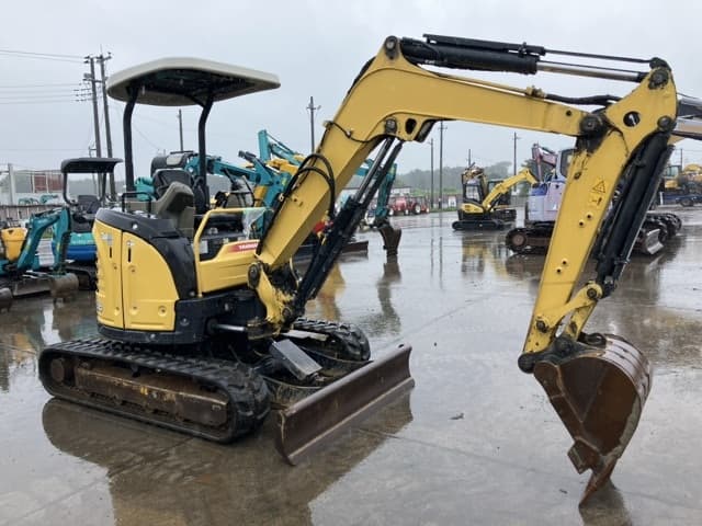 MINI EXCAVATOR — Auction (lot 8451-331)