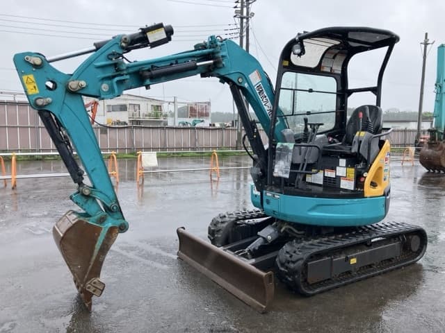 MINI EXCAVATOR — Auction (lot 8451-332)