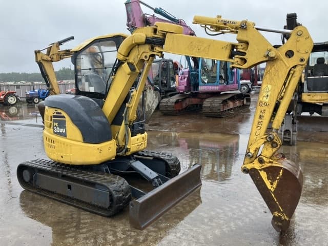 MINI EXCAVATOR — Auction (lot 8451-364)