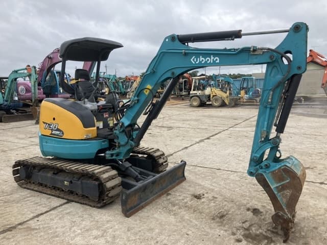 MINI EXCAVATOR — Auction (lot 8451-372)