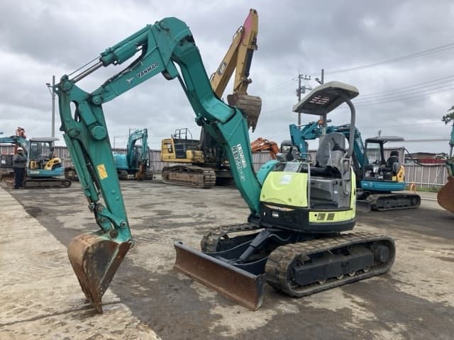 MINI EXCAVATOR — Auction (lot 8451-408)