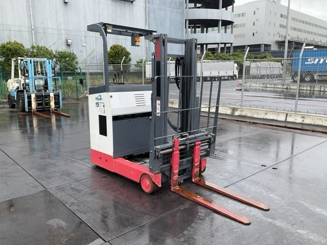 Reach Forklift — Auction (lot 8451-42008)