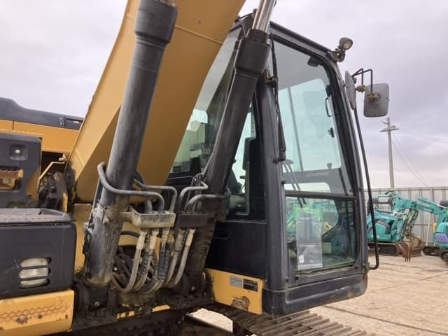 EXCAVATOR — Auction (lot 8451-430)
