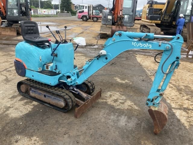 MINI EXCAVATOR — Auction (lot 8451-436)