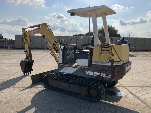 MINI EXCAVATOR — Auction (lot 8451-44)