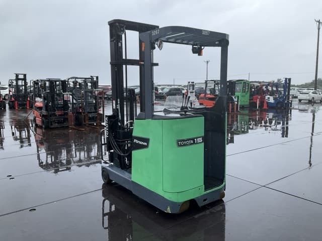 Reach Forklift — Auction (lot 8451-49002)