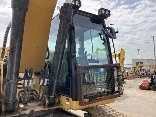 EXCAVATOR — Auction (lot 8451-50011)