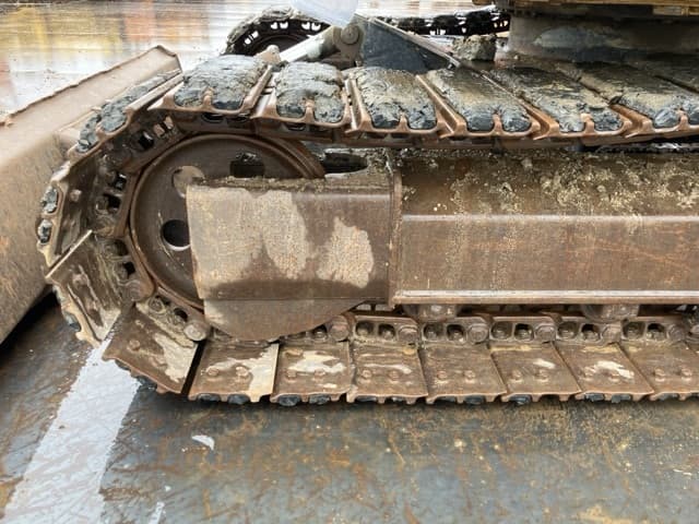 EXCAVATOR — Auction (lot 8451-50017)
