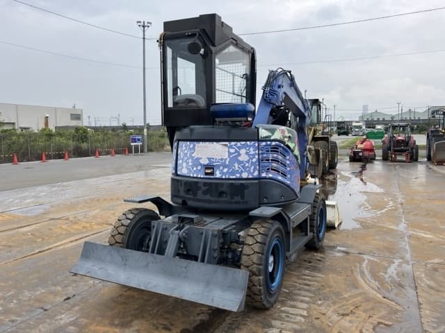 MINI EXCAVATOR — Auction (lot 8451-50018)