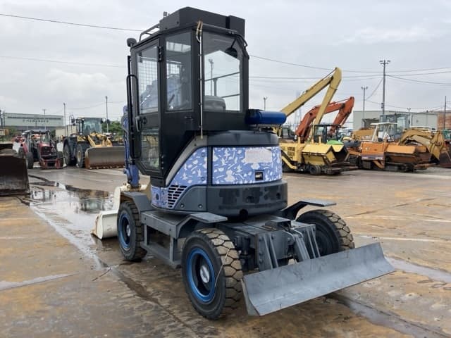 MINI EXCAVATOR — Auction (lot 8451-50018)