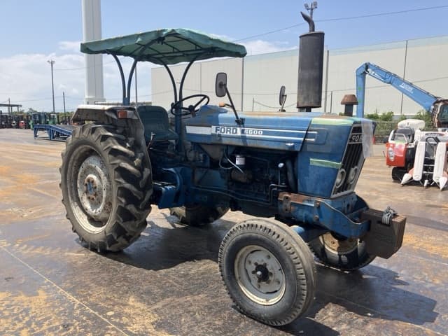 Tractor — Auction (lot 8451-51004)