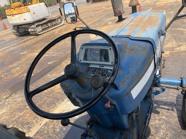 Tractor — Auction (lot 8451-51004)