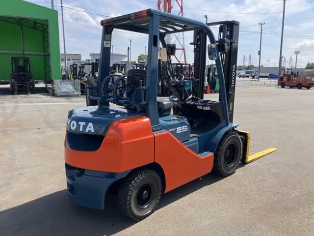 Forklift — Auction (lot 8451-52008)