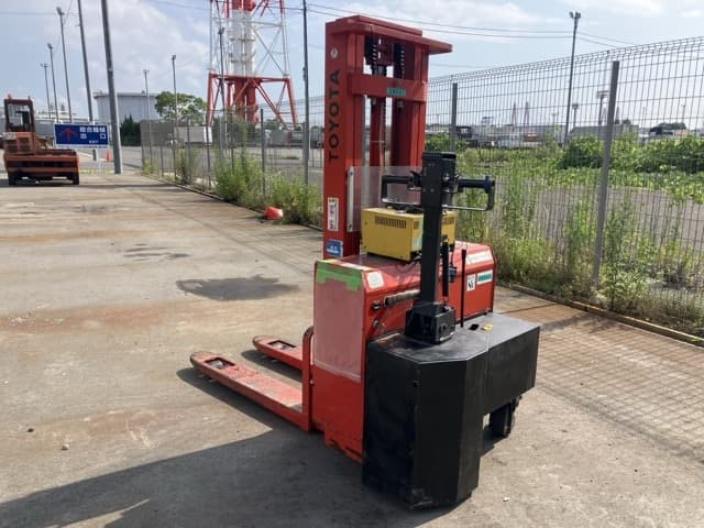 Reach Forklift — Auction (lot 8451-52802)