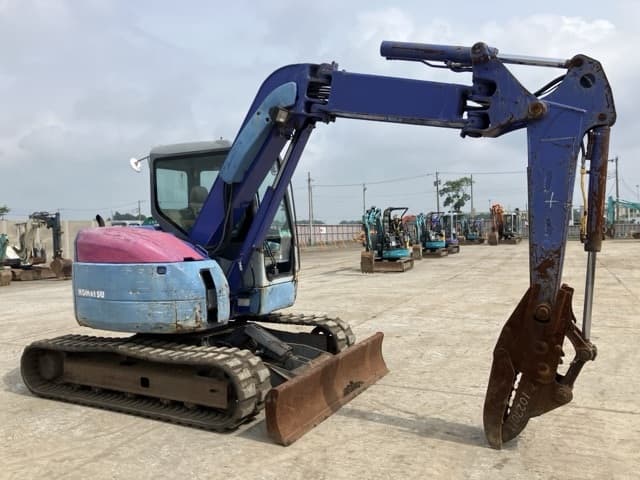 EXCAVATOR — Auction (lot 8451-56)