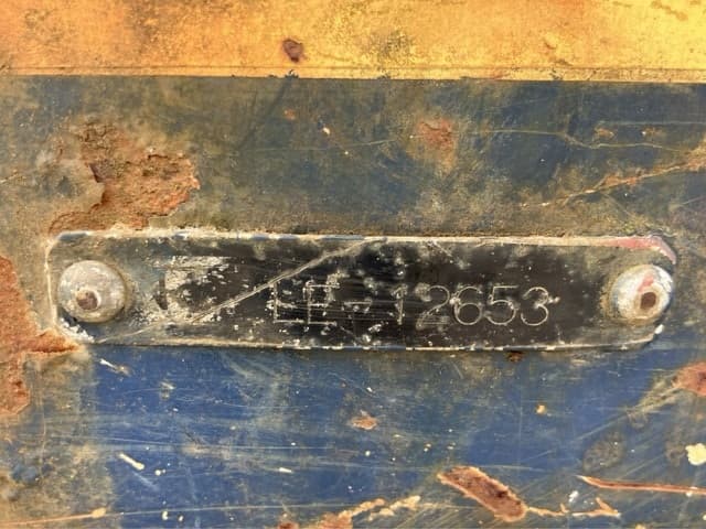 EXCAVATOR — Auction (lot 8451-57)