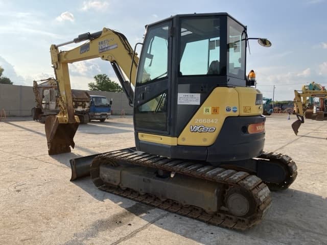 EXCAVATOR — Auction (lot 8451-64)