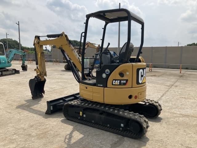 MINI EXCAVATOR — Auction (lot 8451-89)