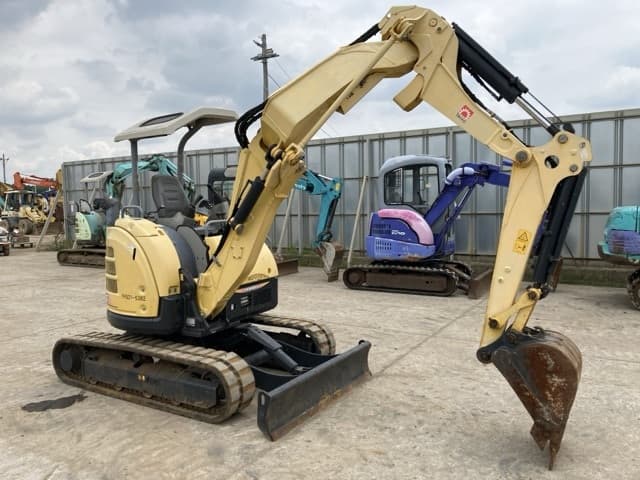 MINI EXCAVATOR — Auction (lot 8451-98)