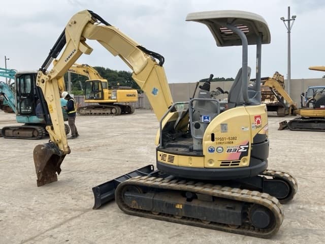 MINI EXCAVATOR — Auction (lot 8451-98)